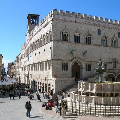 Palazzo Priori mit Fontana Maggiore in Perugia