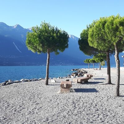 Klassenfahrt Gardasee, Strand in Limone