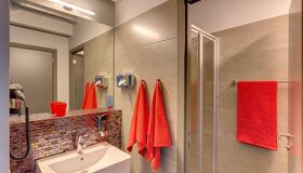 Klassenfahrt Brüssel: MEININGER Hotel - Bad