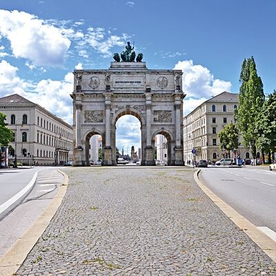 Klassenfahrt München - Siegestor Leopoldstraße