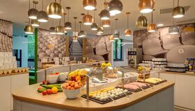 München - Meininger Olympiapark; Frühstücksbuffet