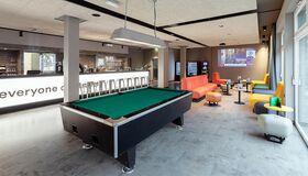 a&o Berlin Mitte - Billiardtisch