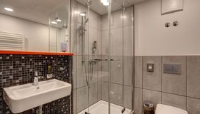 München - Meininger Olympiapark; Badezimmer